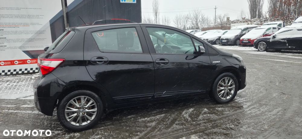 Toyota Yaris Hybrid 100 Terra - 14