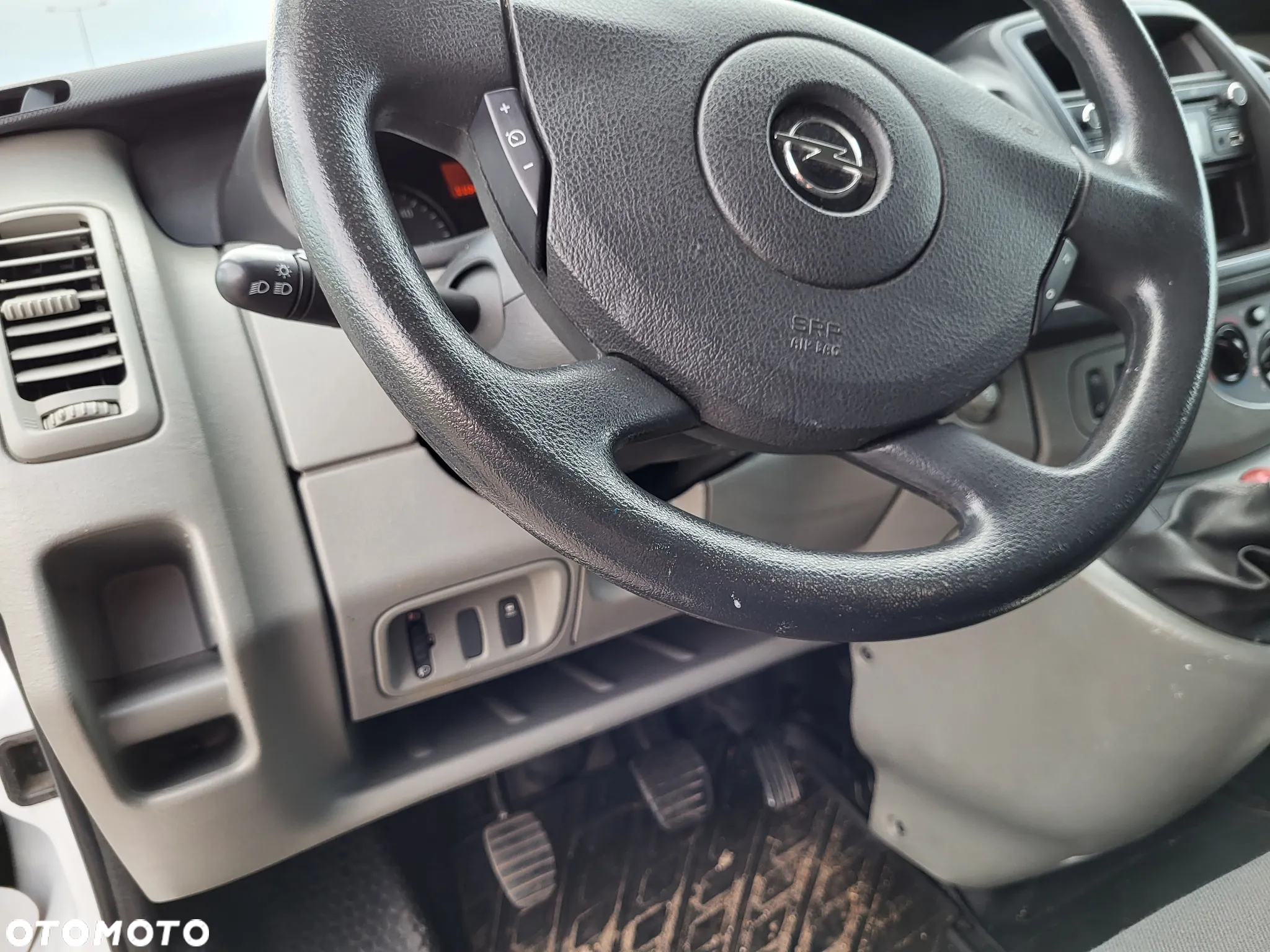 Opel VIVARO - 11