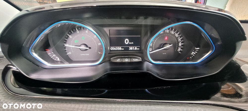 Peugeot 2008 - 8