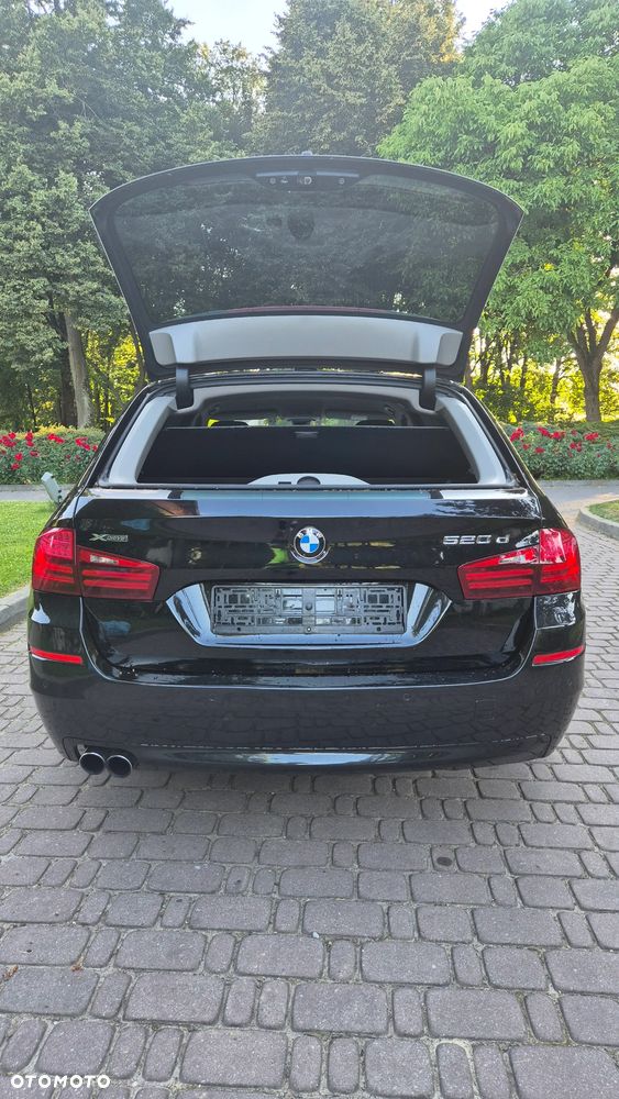 BMW Seria 5 520d xDrive - 12