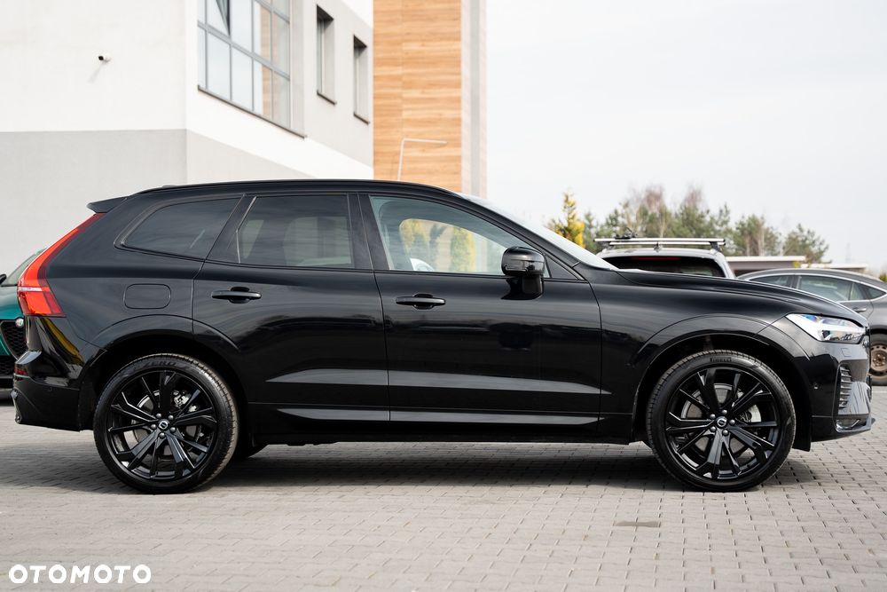 Volvo XC 60 B5 B AWD Ultimate Dark - 17