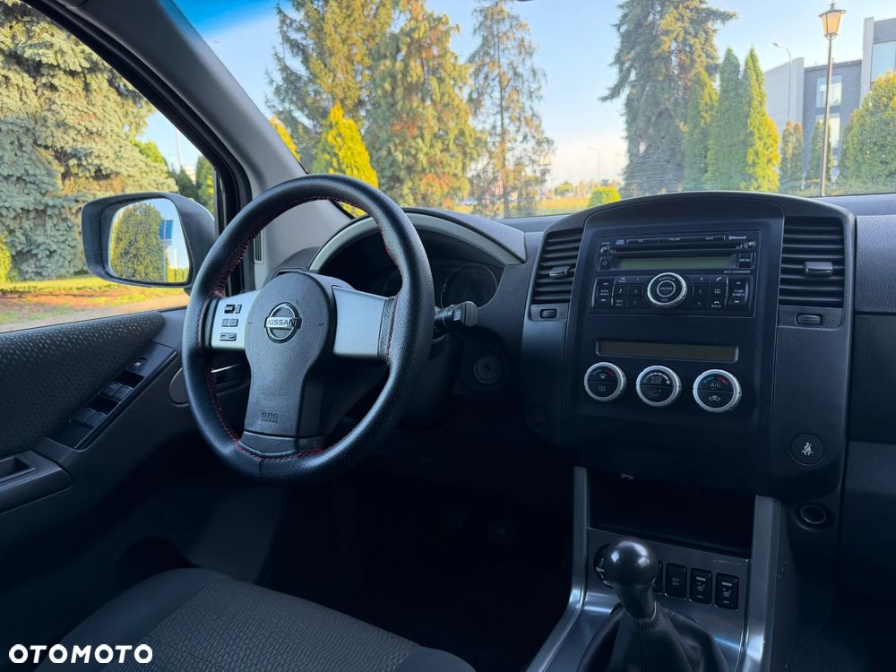 Nissan Pathfinder 2.5 D SE - 15
