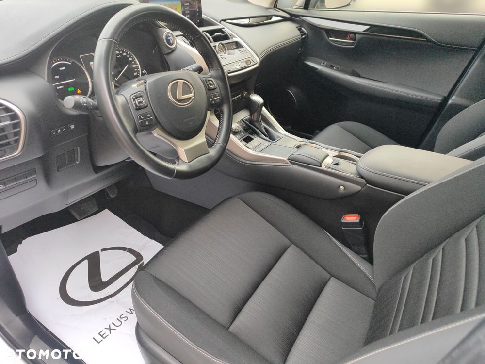 Lexus NX 300h Business Edition AWD - 11