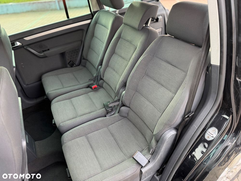 Volkswagen Touran 2.0 TDI Highline DSG - 17