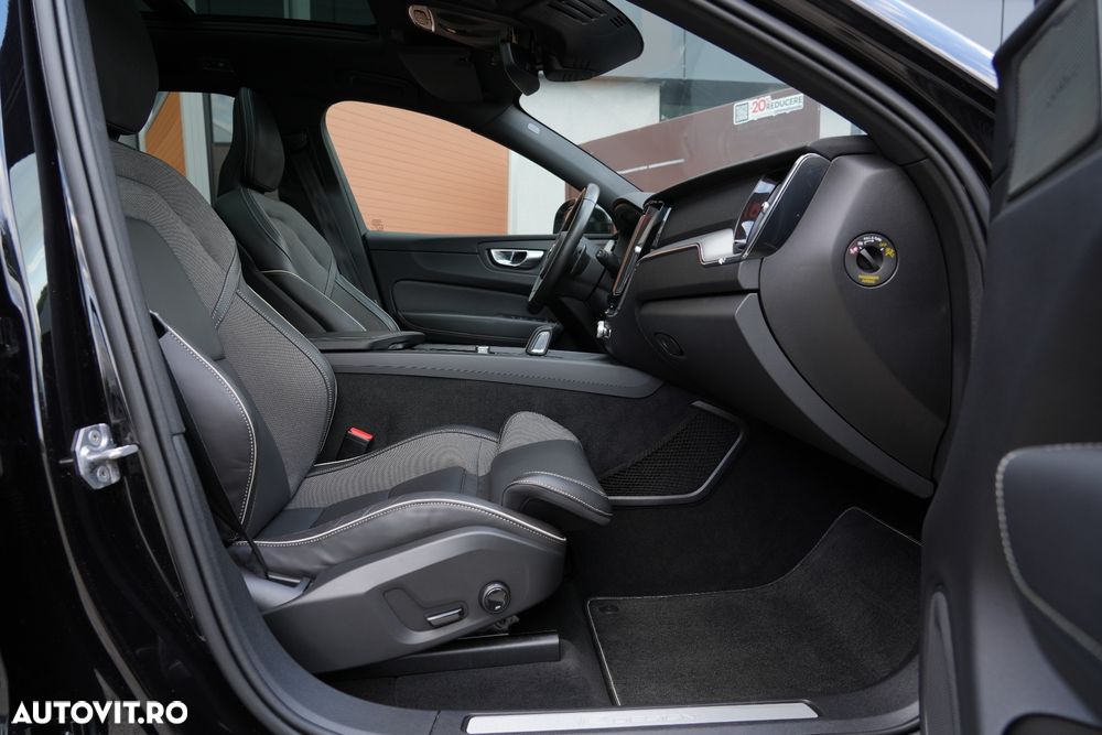 Volvo XC 60 D5 AWD Geartronic RDesign - 12