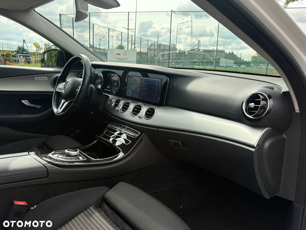 Mercedes-Benz Klasa E 300 de T 9G-TRONIC - 13