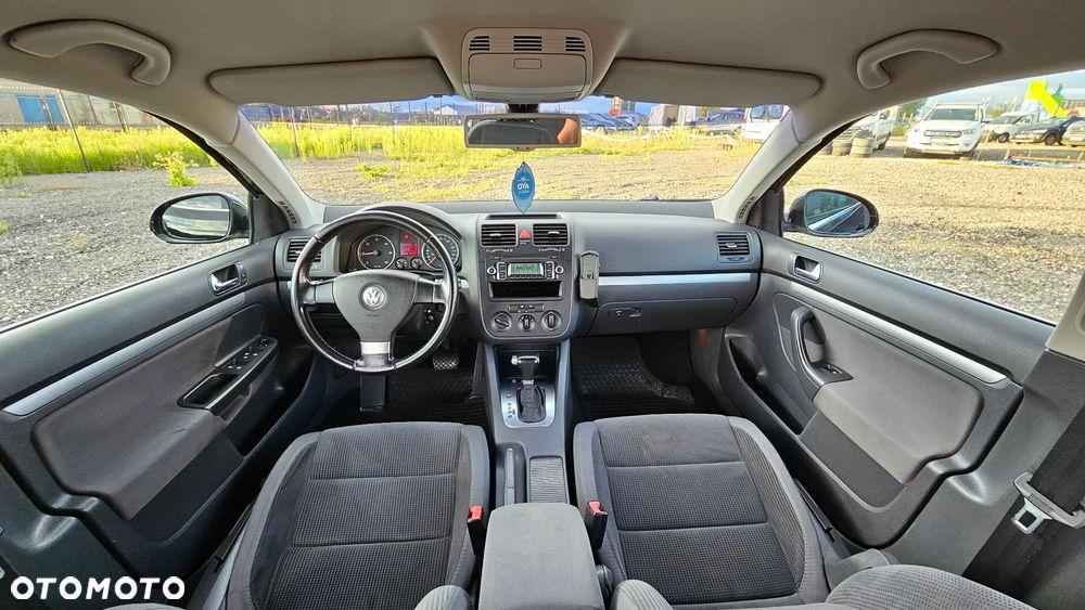 Volkswagen Golf 1.9 TDI DPF Trendline DSG - 16