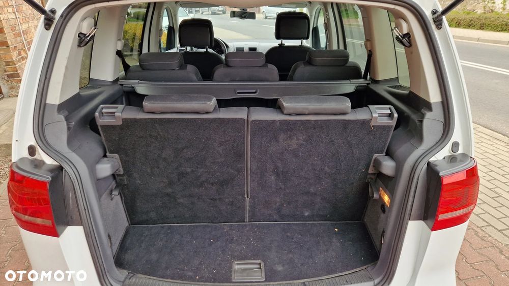 Volkswagen Touran 2.0 TDI DPF BlueMotion Technology DSG Cup - 17