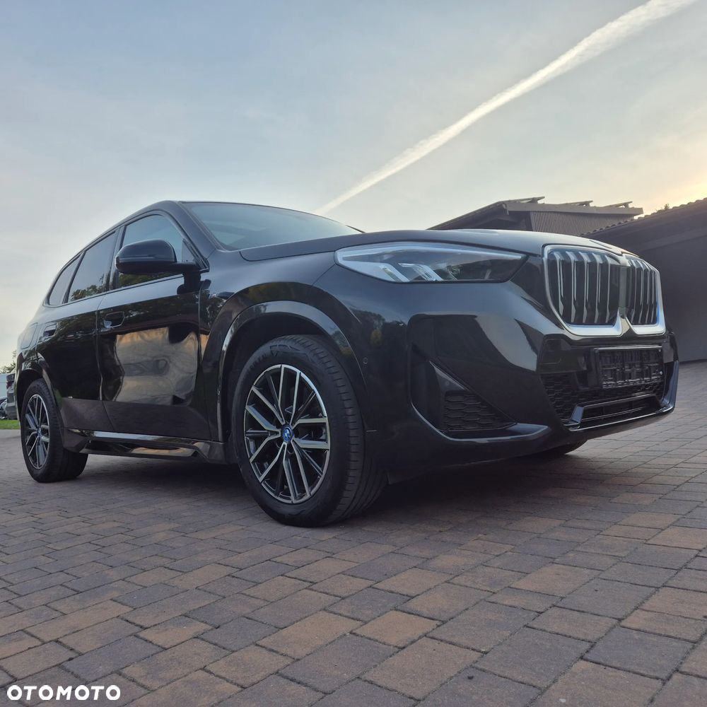 BMW iX1 xDrive30 M Sportpaket - 18