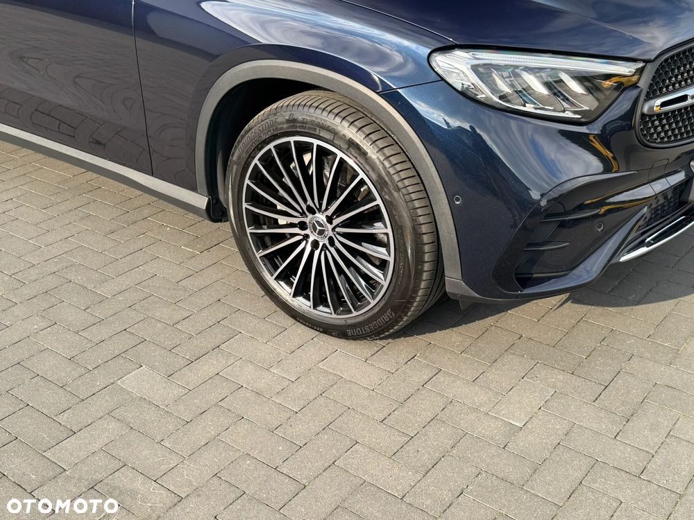 Mercedes-Benz GLC 300 4Matic 9G-TRONIC AMG Line Advanced - 30