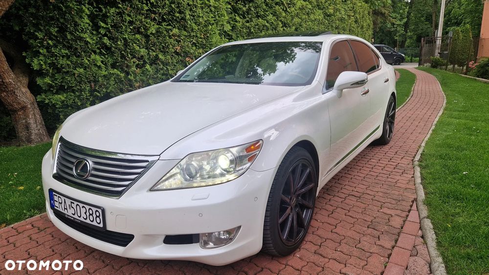 Lexus LS