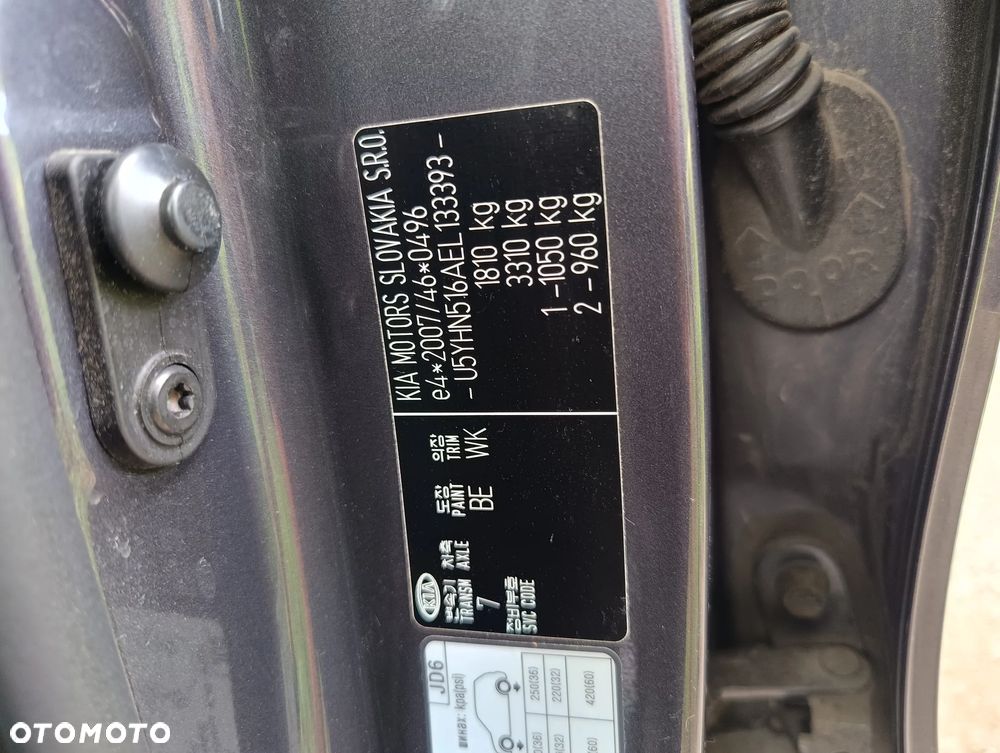 Kia Ceed 1.6 CRDi 128 Fifa World Cup Edition - 29