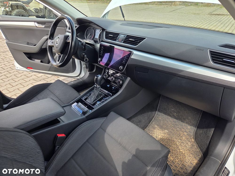 Skoda Superb 2.0 TDI Ambition DSG - 35