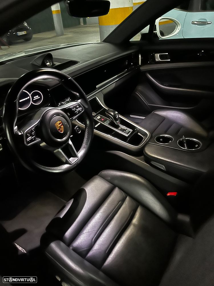 Porsche Panamera 4 E-Hybrid 10 Years Edition - 37