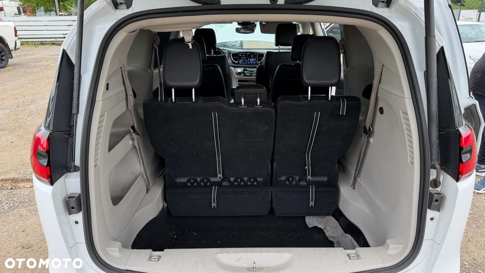 Chrysler Pacifica - 13