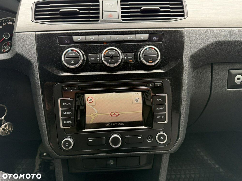 Volkswagen Caddy Highline DSG - 27