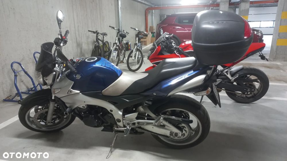 Suzuki GSR - 1