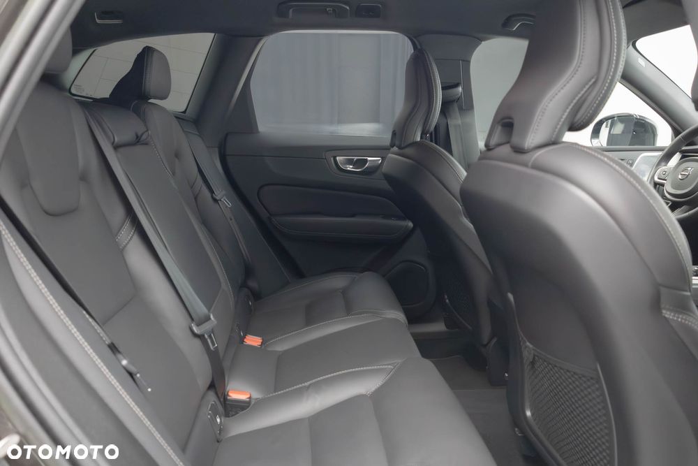 Volvo XC 60 B4 D AWD Ultimate Dark - 35