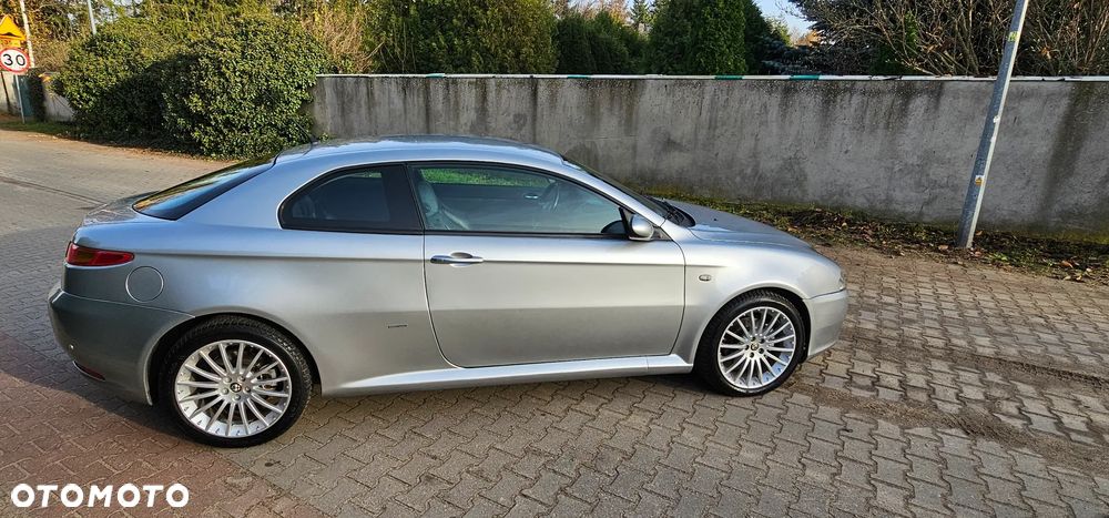 Alfa Romeo GT 1.9JTD 16V Distinctive - 8