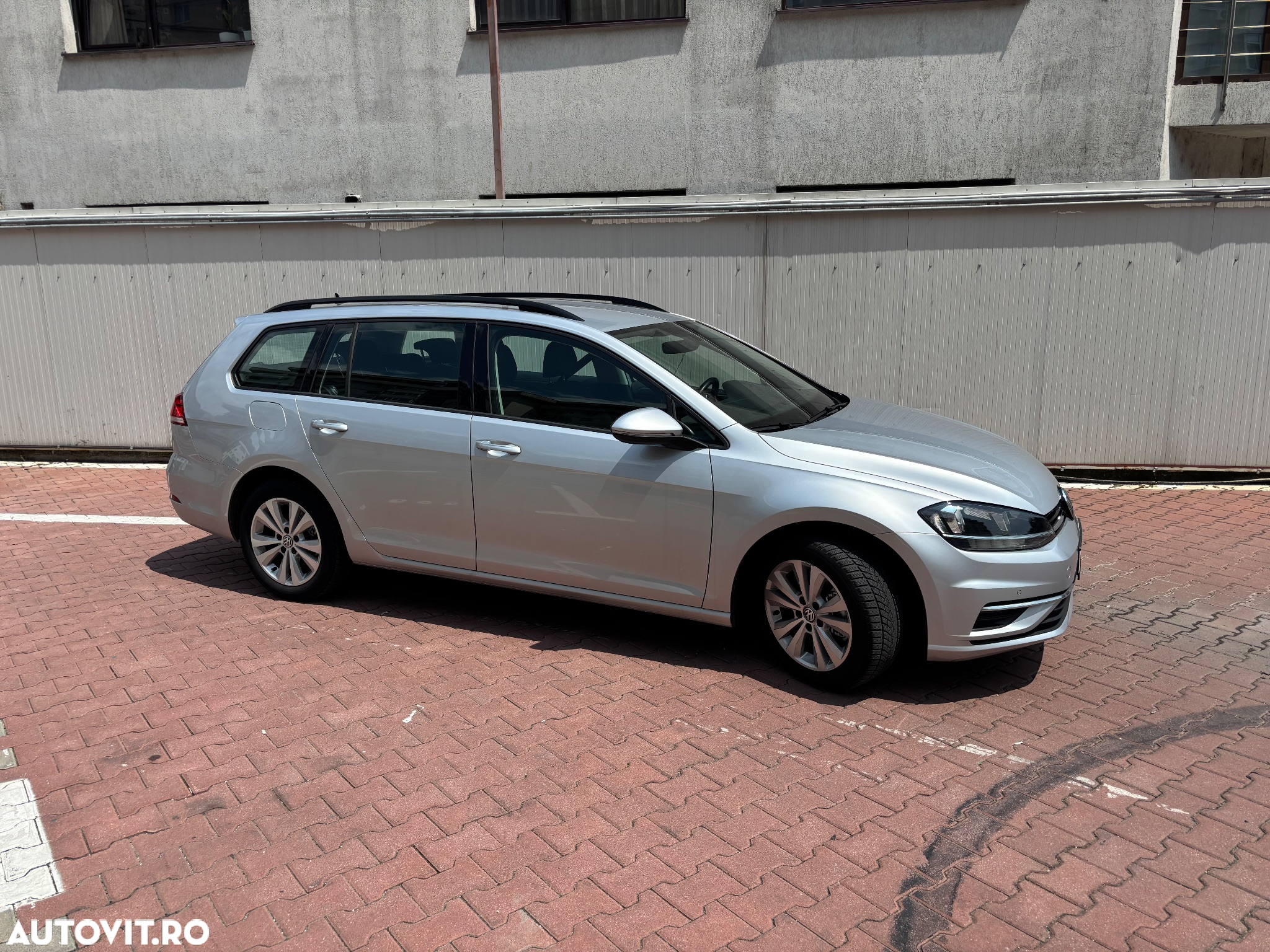 Volkswagen Golf 1.6 TDI DSG Comfortline - 23