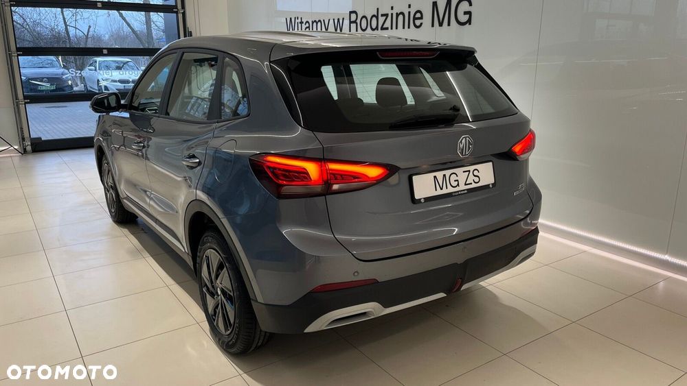 MG ZS - 11