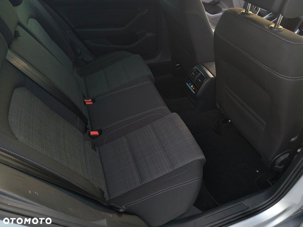 Volkswagen Passat - 15
