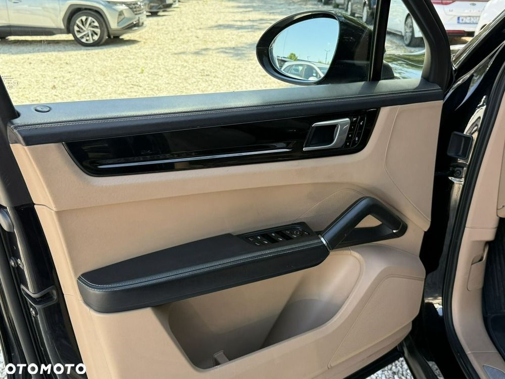 Porsche Cayenne - 12