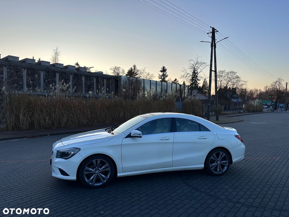 Mercedes-Benz CLA 200 7G-DCT - 4