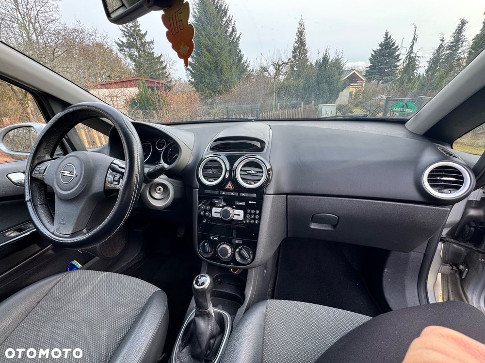 Opel Corsa 1.4 16V Cosmo - 2