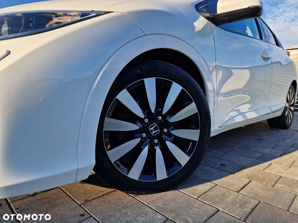 Honda Civic 1.8 i-VTEC Executive Black Edition - 3