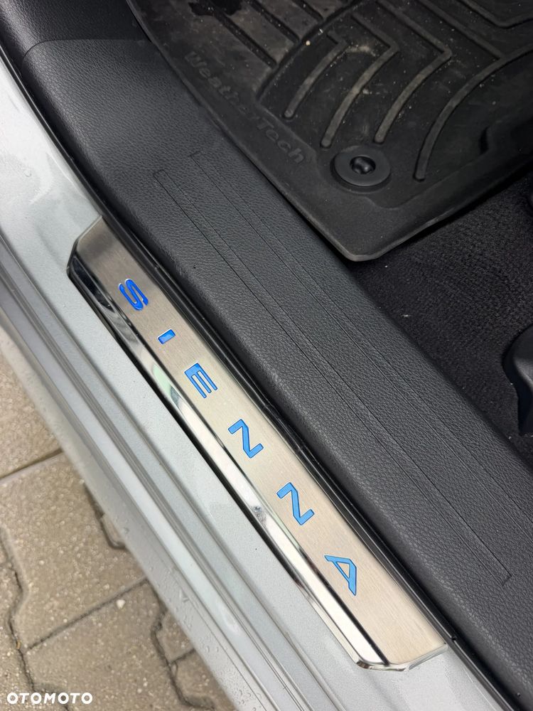 Toyota Sienna - 17