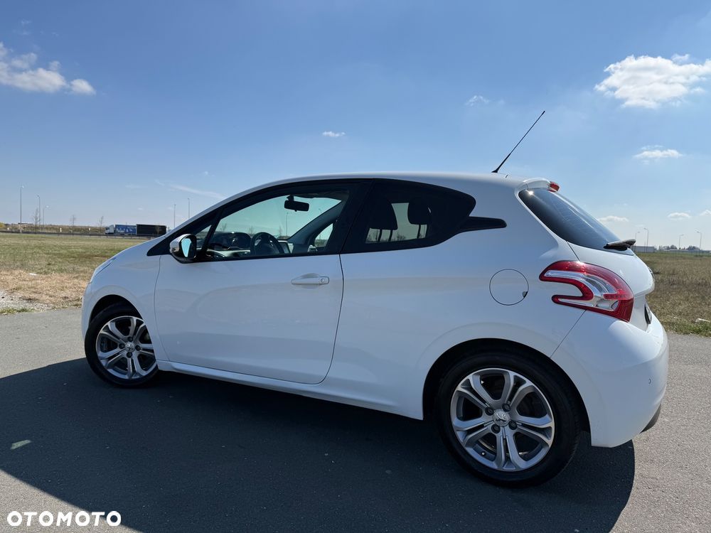 Peugeot 208 1.2 PureTech Active - 4