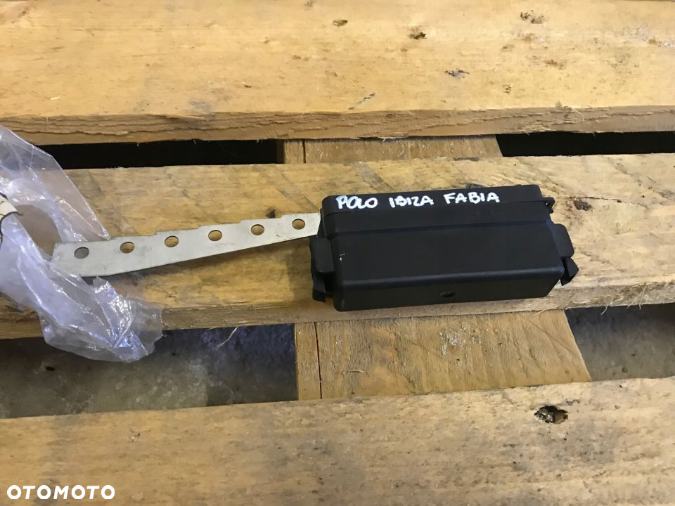 POLO IBIZA FABIA NOIWA LISTWA SKRZYNKA BEZPIECZNIKÓW 6Q0937617C - 2