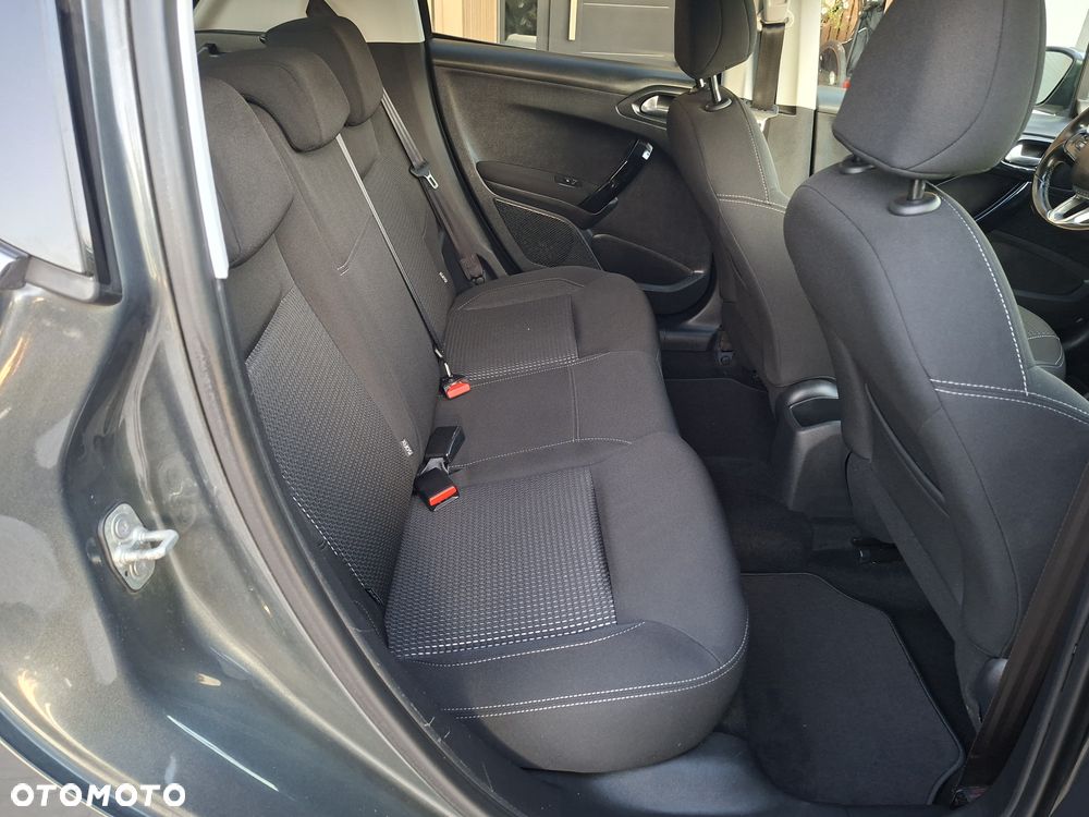 Peugeot 208 - 9