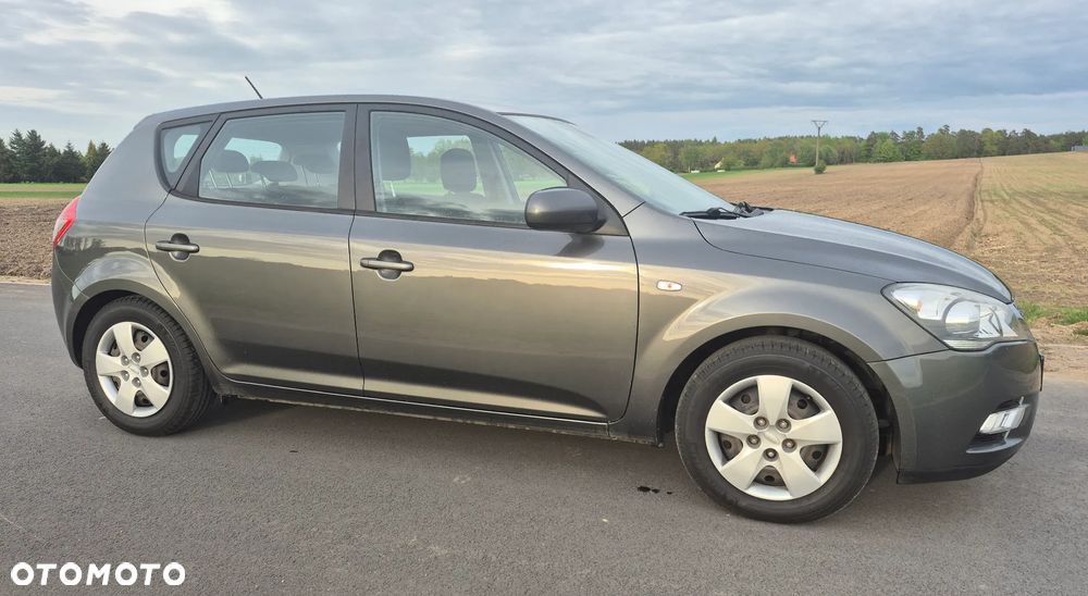 Kia Ceed - 9
