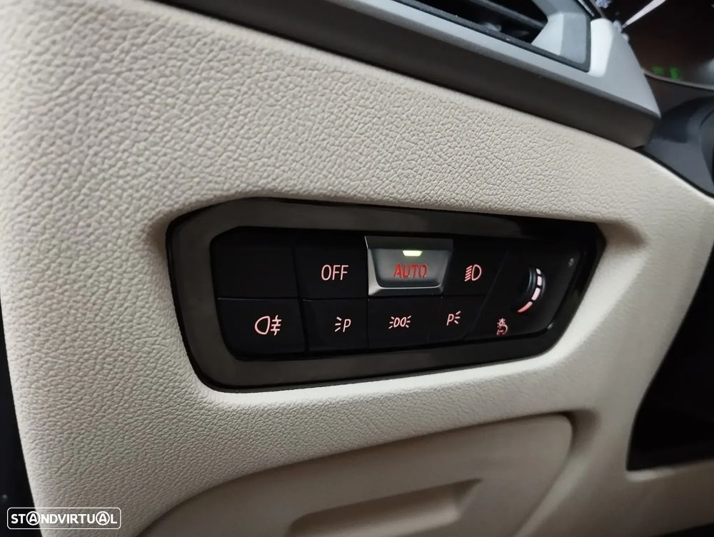 BMW 318 d Touring Auto - 23