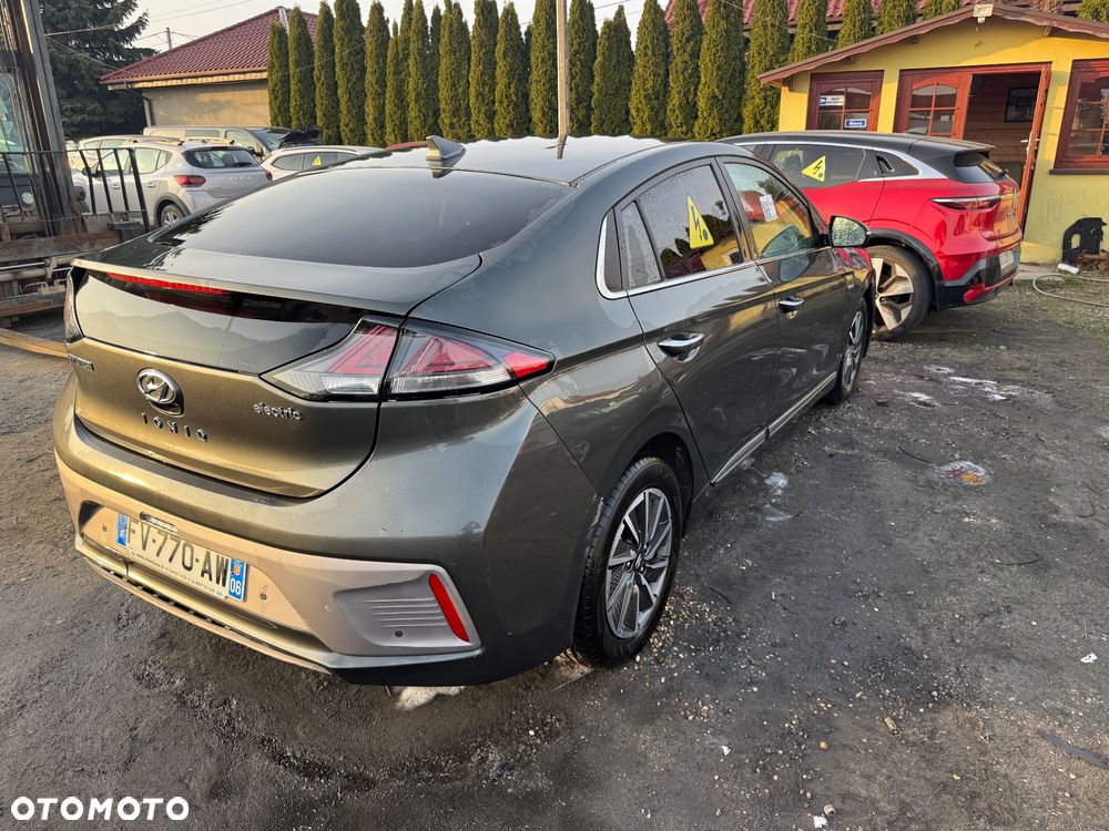 Hyundai IONIQ - 14