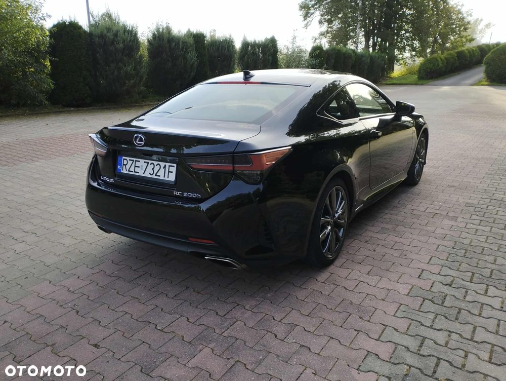 Lexus RC 300h F Sport - 16