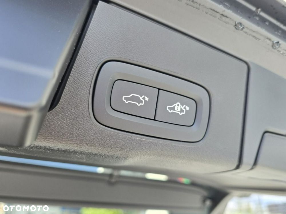 Volvo XC 60 T8 Plug-In Hybrid AWD Ultra Dark - 10