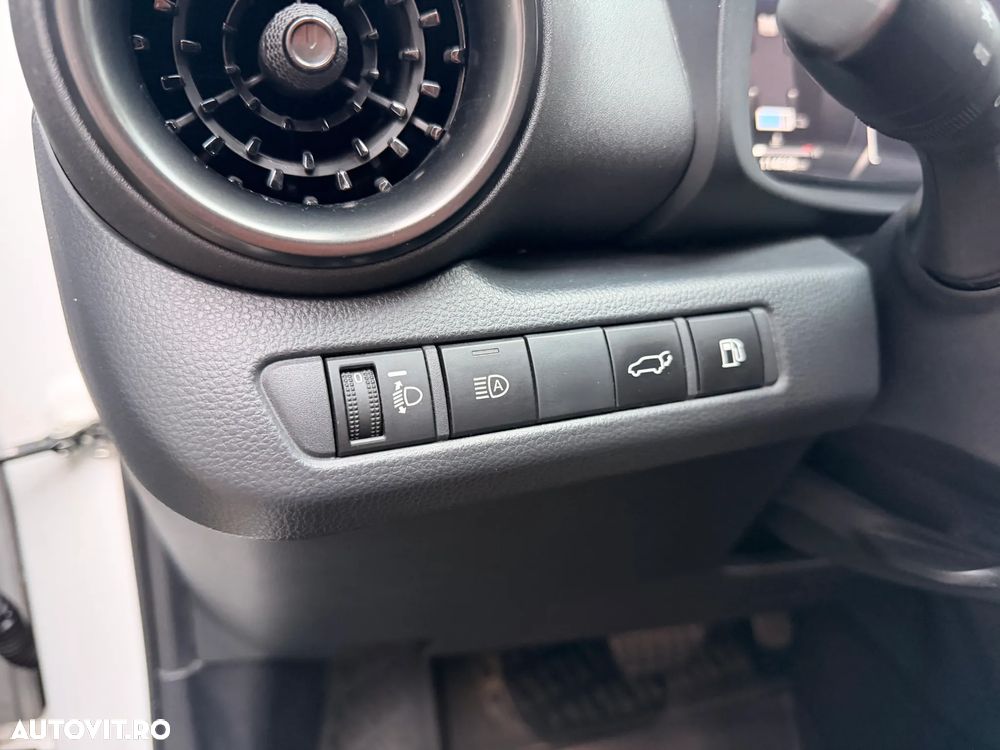 Toyota C-HR 2.0 HEV 197 CP 4x2 CVT Dynamic - 10