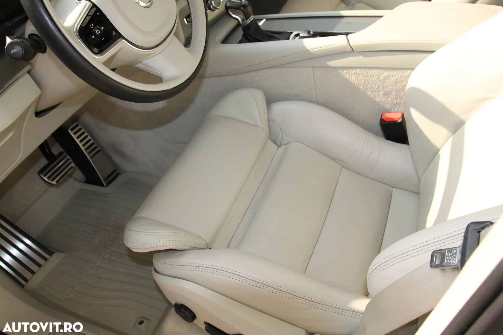Volvo XC 90 D5 AWD R-Design - 33