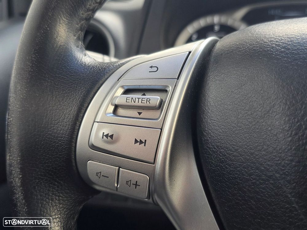 Nissan Navara 2.3 dCi CD 4WD N-Connecta Nav+Barras - 23