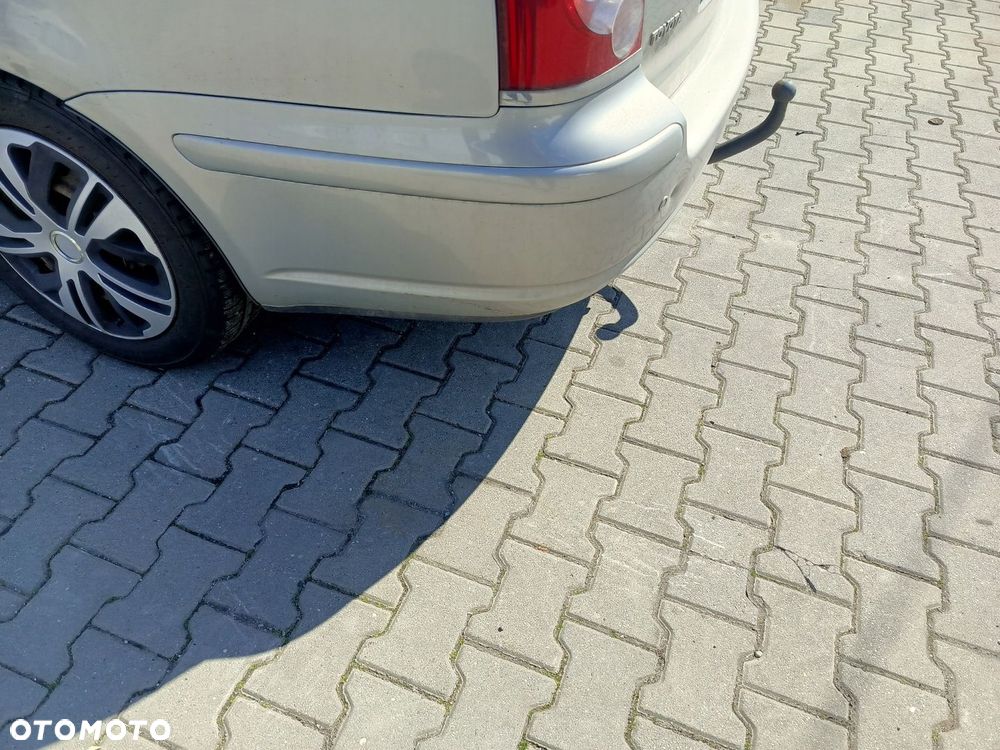 TOYOTA AVENSIS T25 KOMBI ZDERZAK TYŁ TYLNY - 2