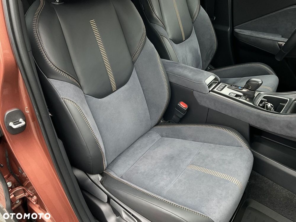 Lexus LBX 1.5 Hybrid Cool AWD - 12