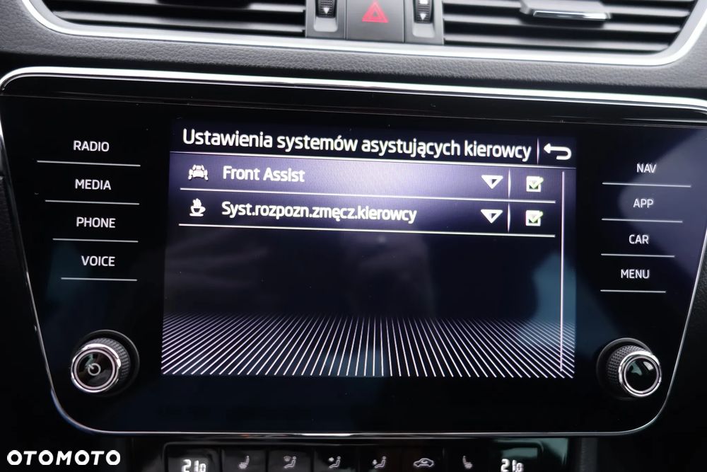Skoda Superb 2.0 TDI SCR Style DSG - 30