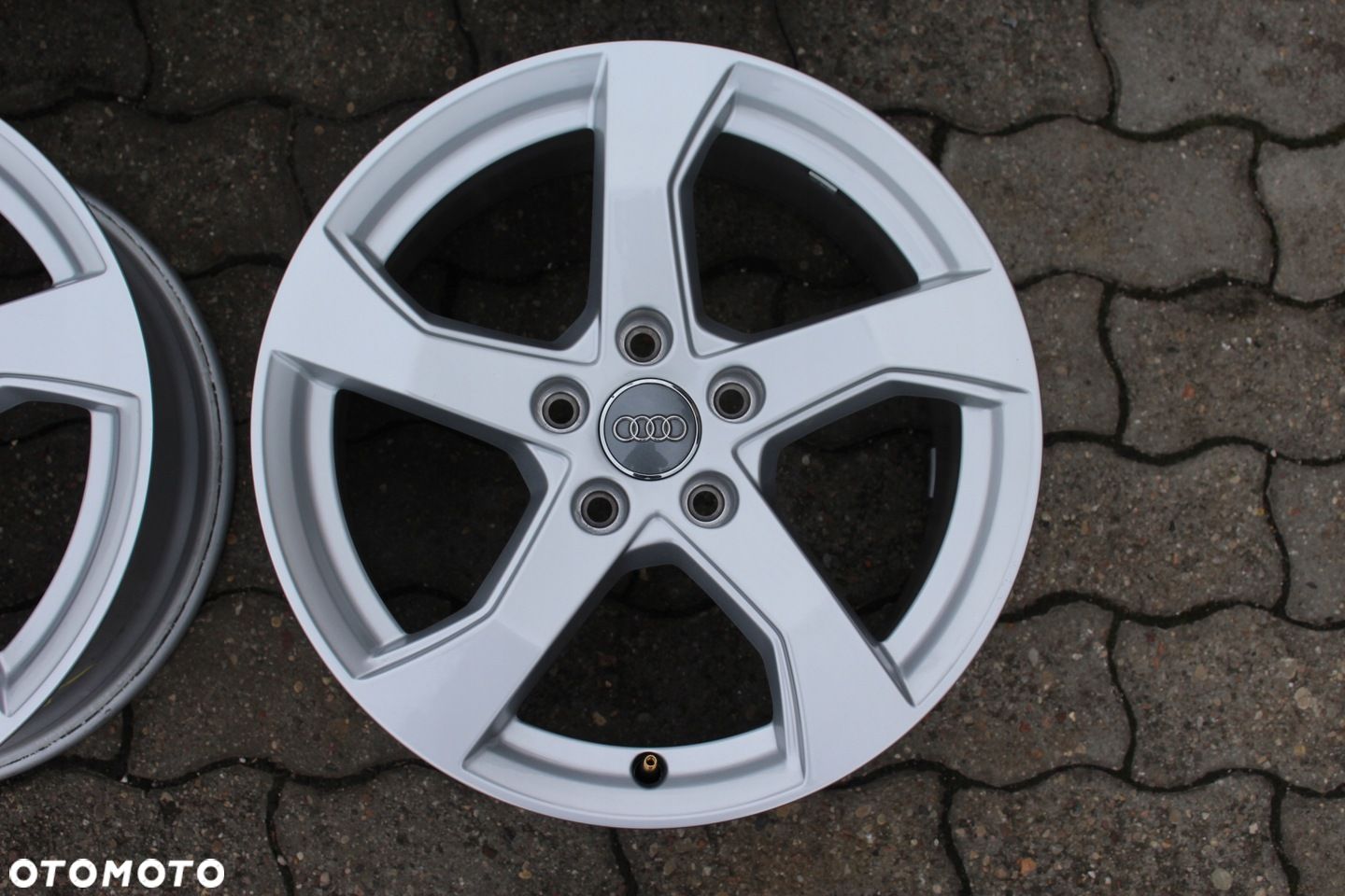 ORYG AUDI A3 8V0 17cali 5x112 ET43 7,5J Q3 A4 A6 - 1