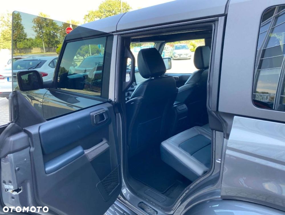 Ford Bronco - 11