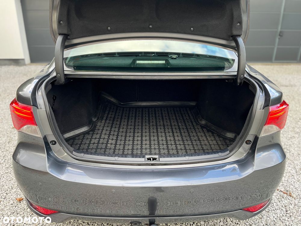 Toyota Avensis 1.8 Premium - 25