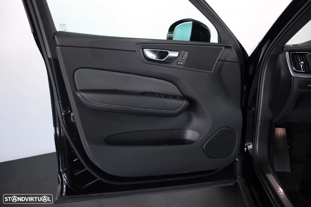 Volvo XC 60 2.0 T6 PHEV Black Edition AWD - 5