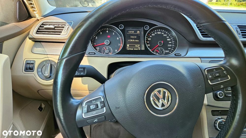 Volkswagen Passat - 27